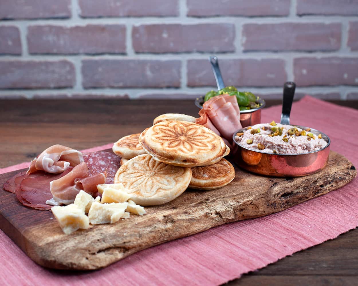 Tigelle flatbreads from Modena