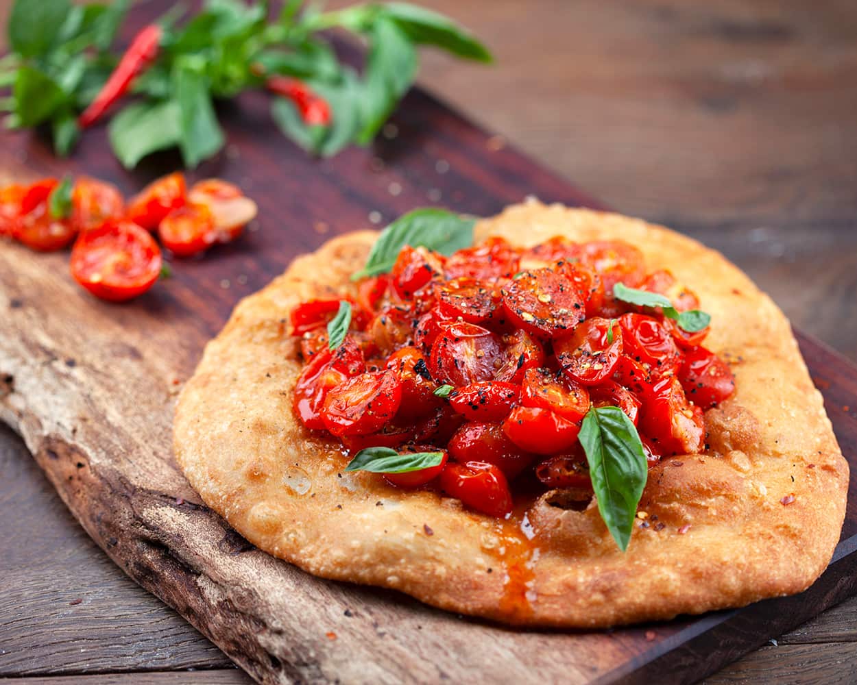 Fried flatbreads with tomato