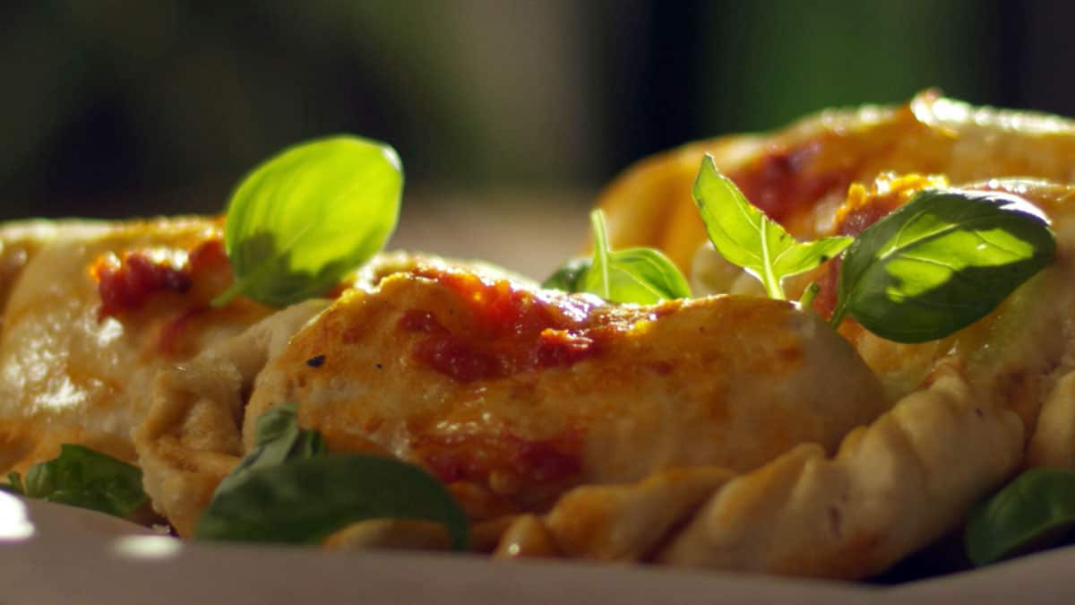Bread pockets with cheese and capsicum