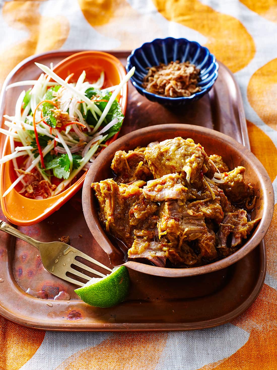 Spiced pork with green mango (wettha thayet thi chet) 