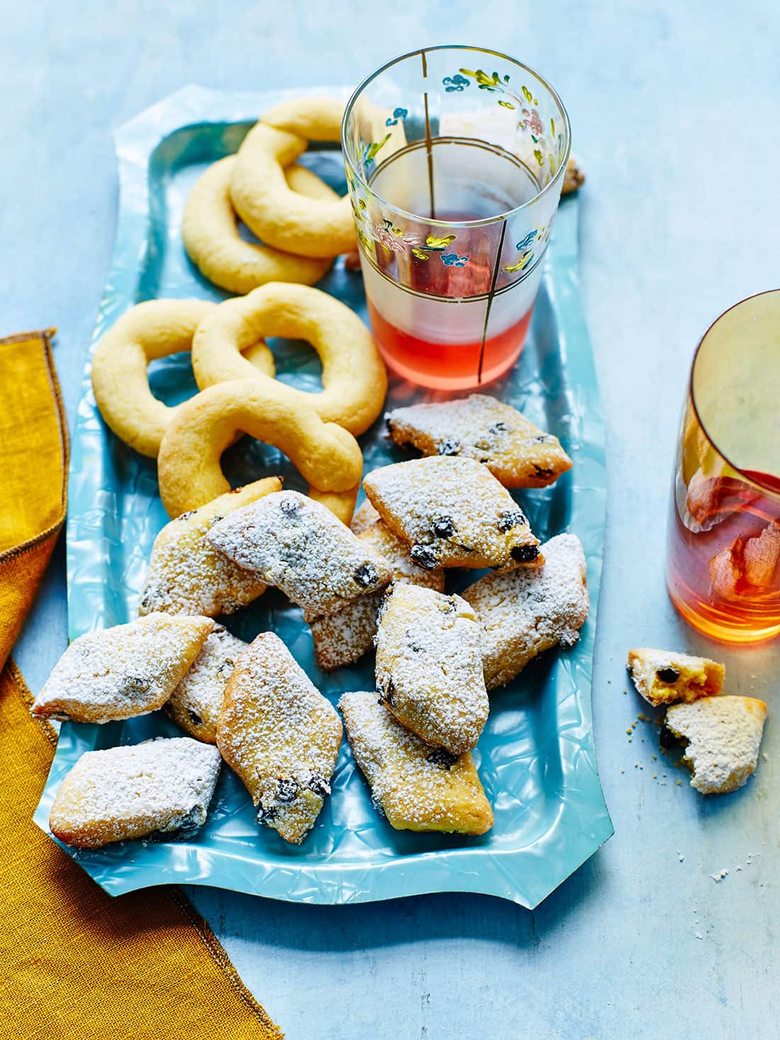 Aniseed ring biscuits (bussolai)