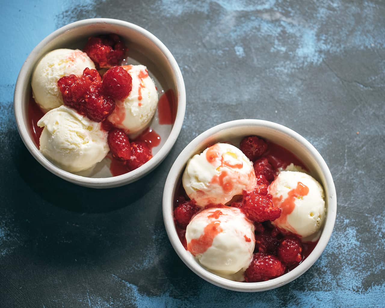 Cheesecake raspberry ripple ice-cream