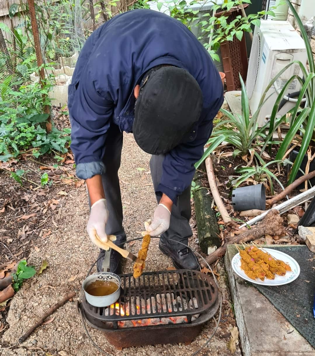 Making chichinga - Ghanaian shish kebab