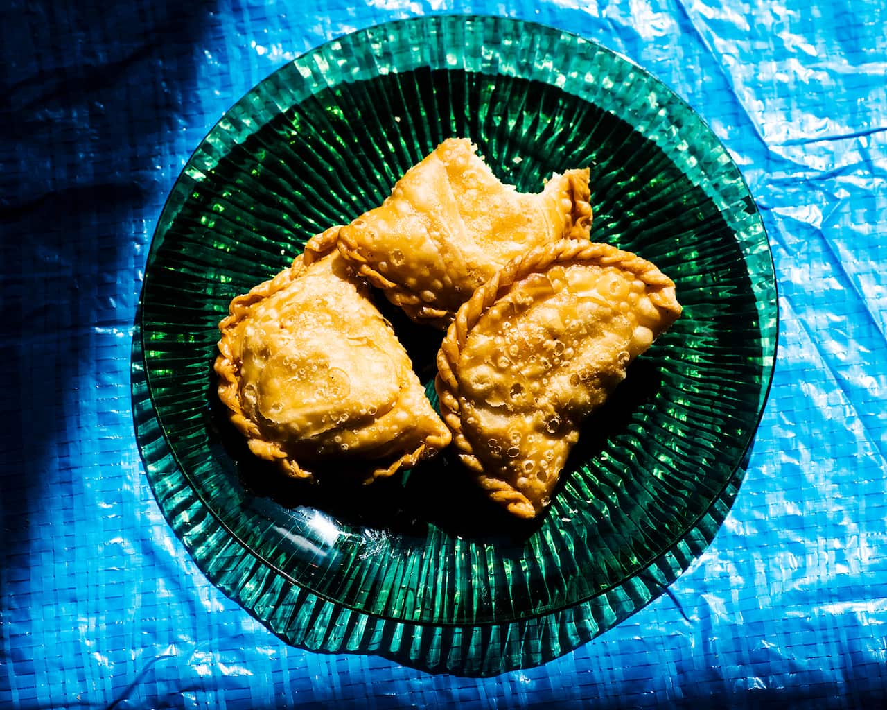 Chicken curry puffs (kahree puff gai)