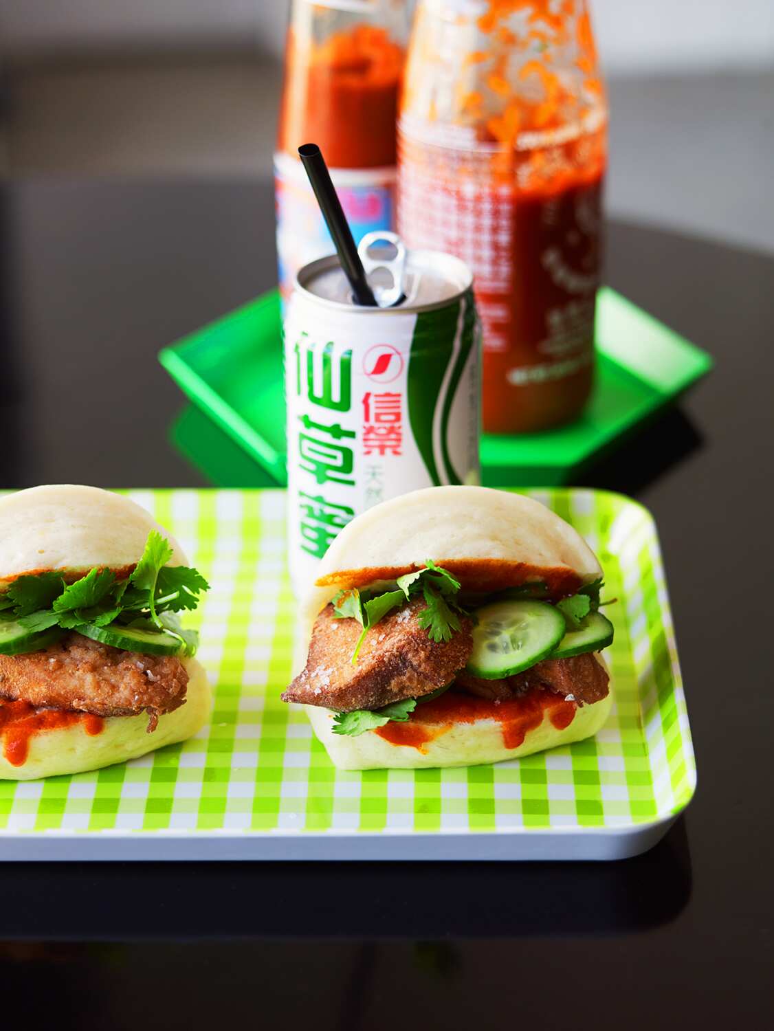 Chinese steamed buns filled with crisp, spiced chicken (mantou jiaoyan ji)