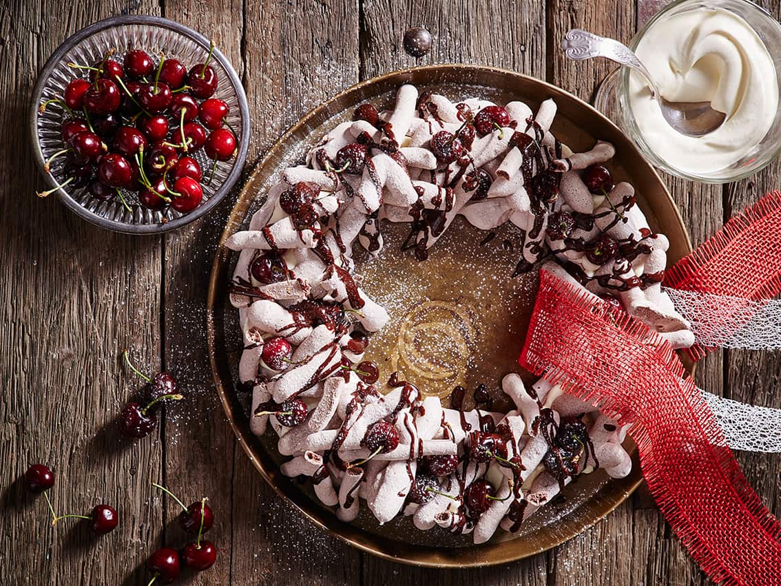 Meringue twig Christmas wreath