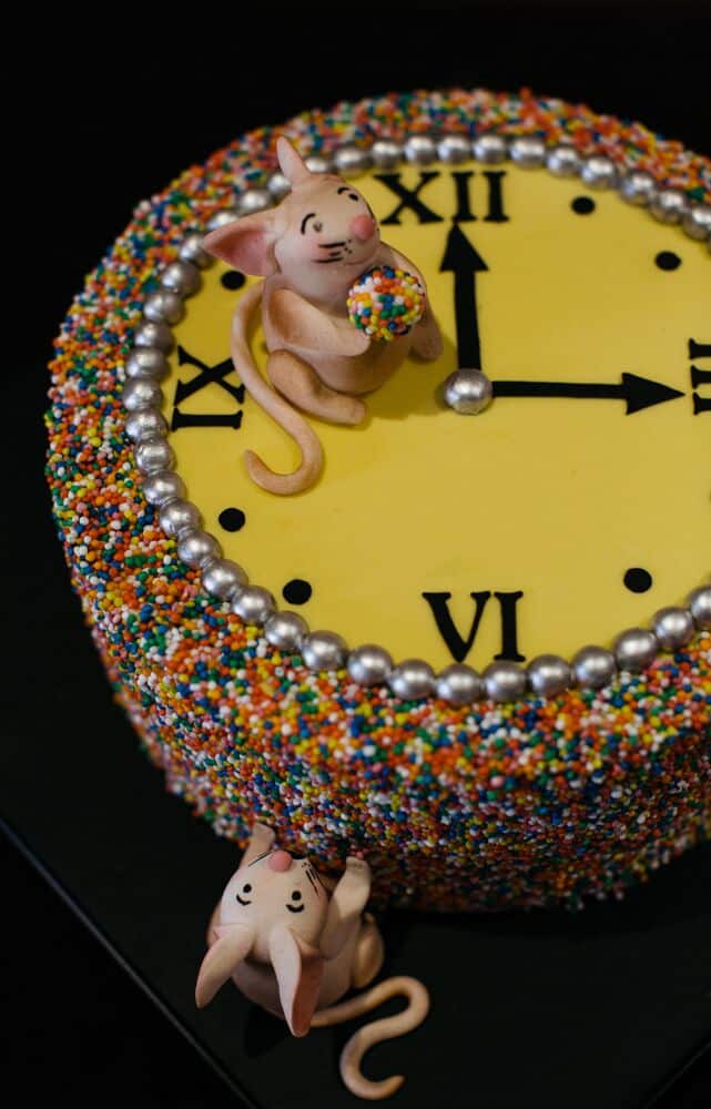aww clock cake