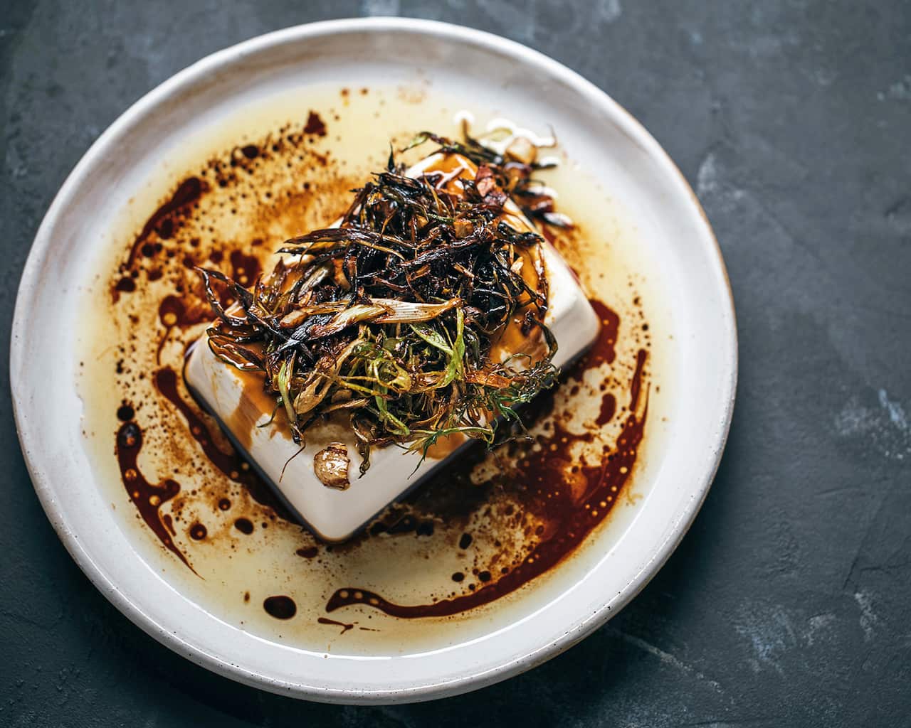 Cong you tofu (silken tofu with spring onion oil and soy sauce)