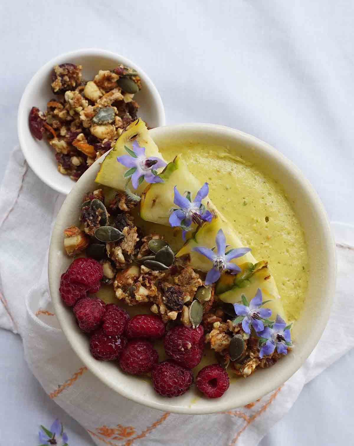 Cool as a cucumber smoothie bowl