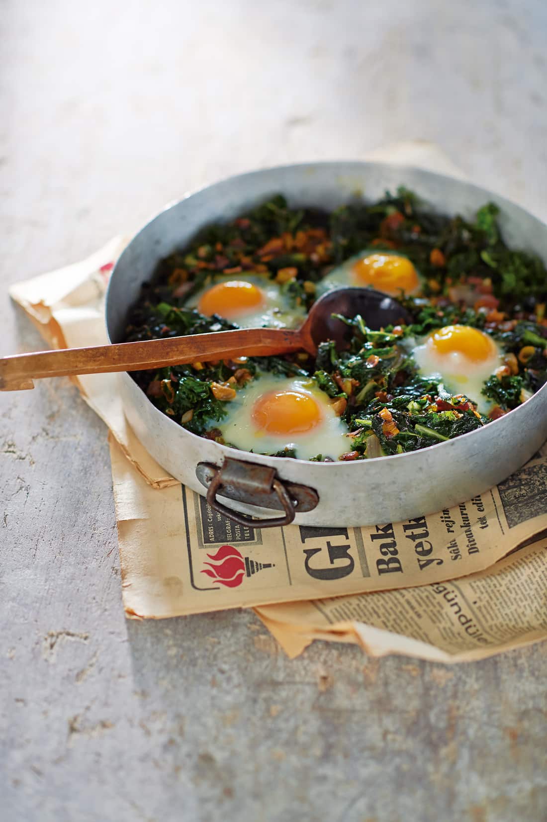Cretan eggs with wild weeds