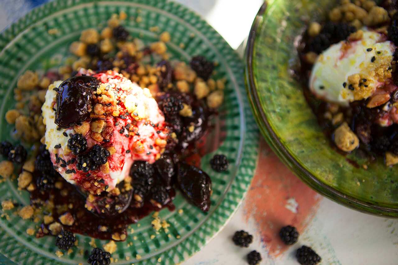 Sweet and salty cheesecake with cherries and crumble