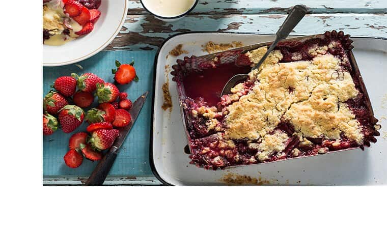 Strawberry and rhubarb crumble
