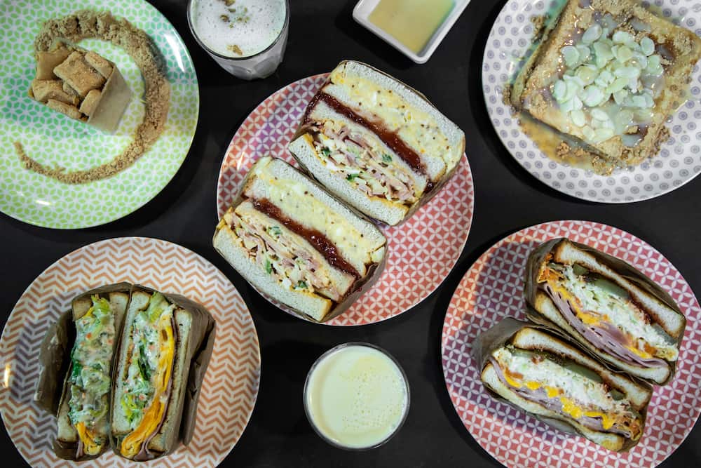 Translating to “bridge” in Korean, Dari connects Korean street food with Melbourne cafe culture. 