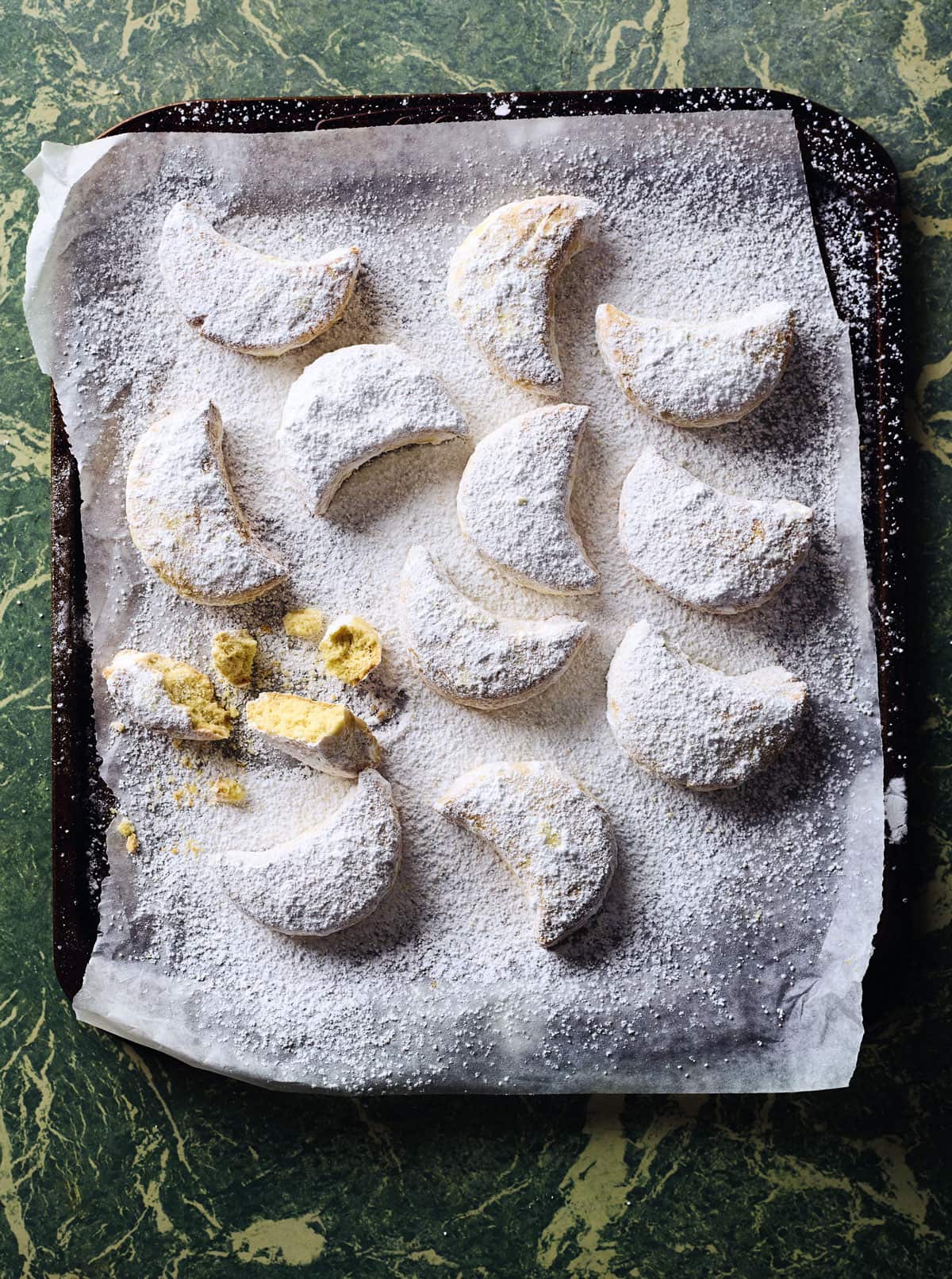 Kourabiethes (moon biscuits) 