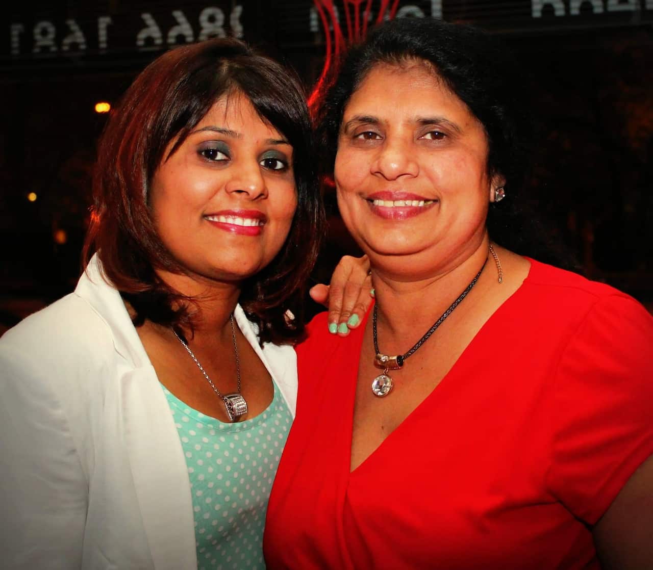 Anoma Dassanayake with her daughter Dinithi Dassanayake.