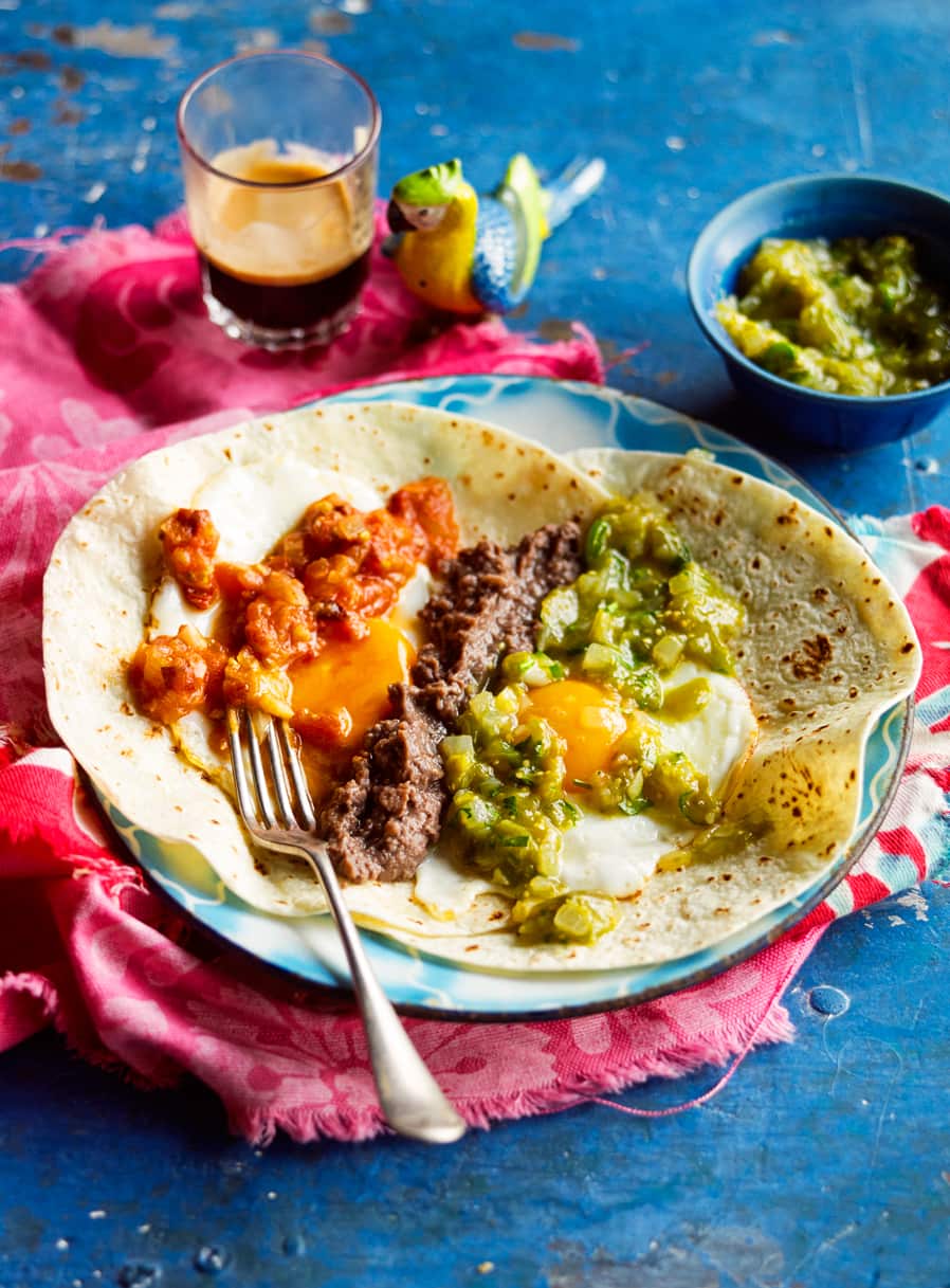 Divorced eggs (huevos divorciados)