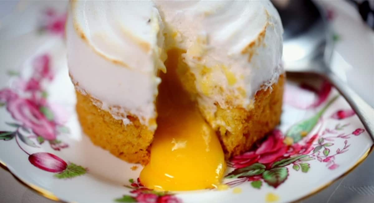 Grapefruit and pepper meringue tartlets