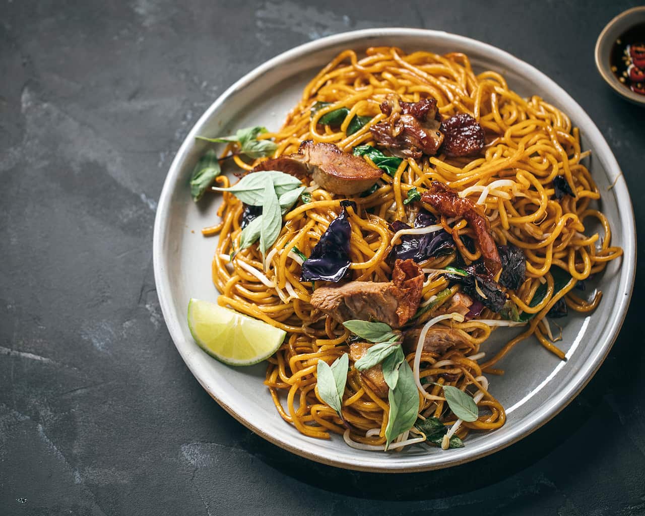 Duck noodles with red cabbage and kale