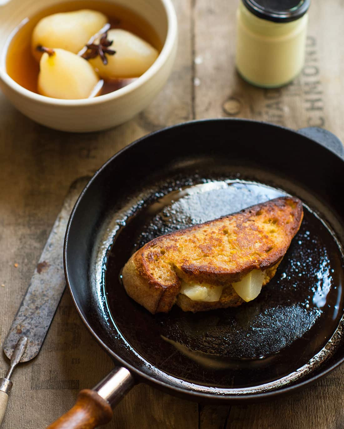 Eggy bread stuffed with pears