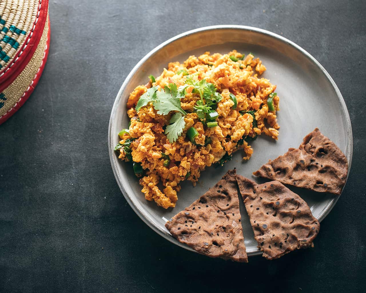 Emqulal firfir (Ethiopian scrambled eggs)
