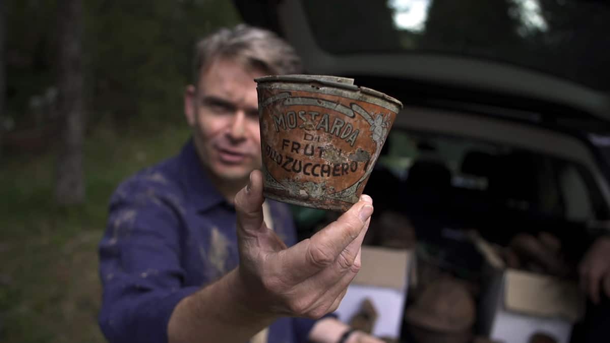 John Dickie in Eating History: Italy with old can 