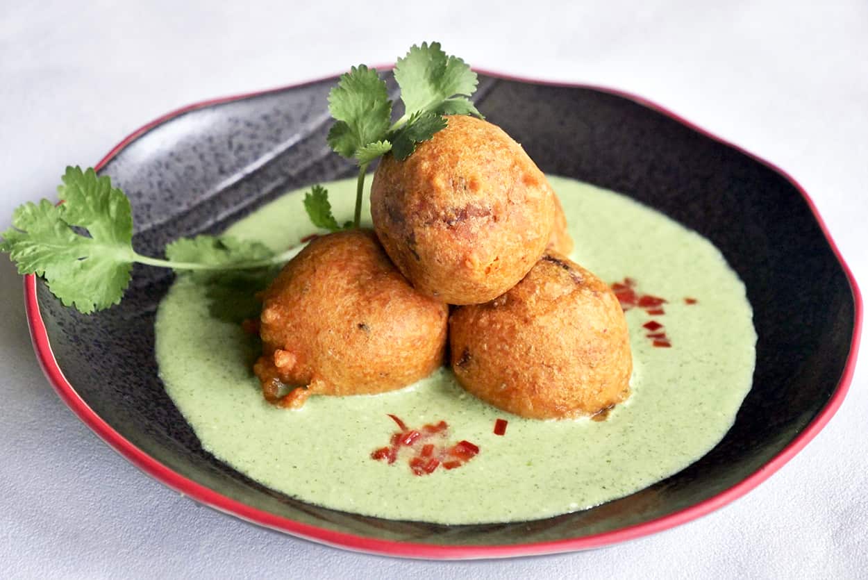 Aloo bonda (potato rissoles)