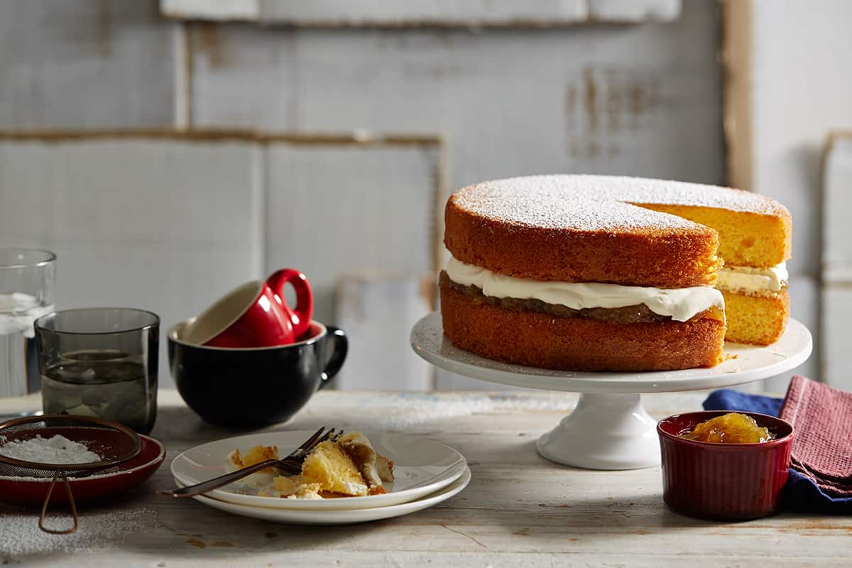 Victoria sponge with gooseberry jam 