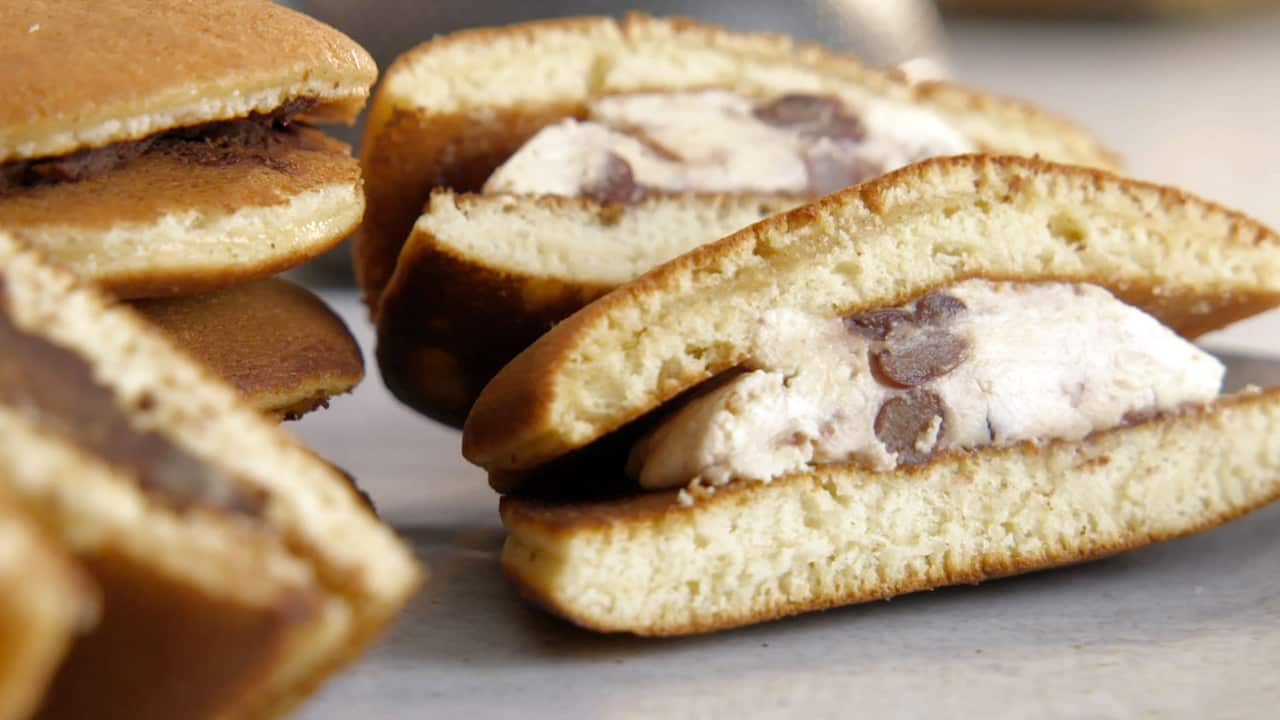 Chocolate and red bean dorayakiChocolate and red bean dorayaki