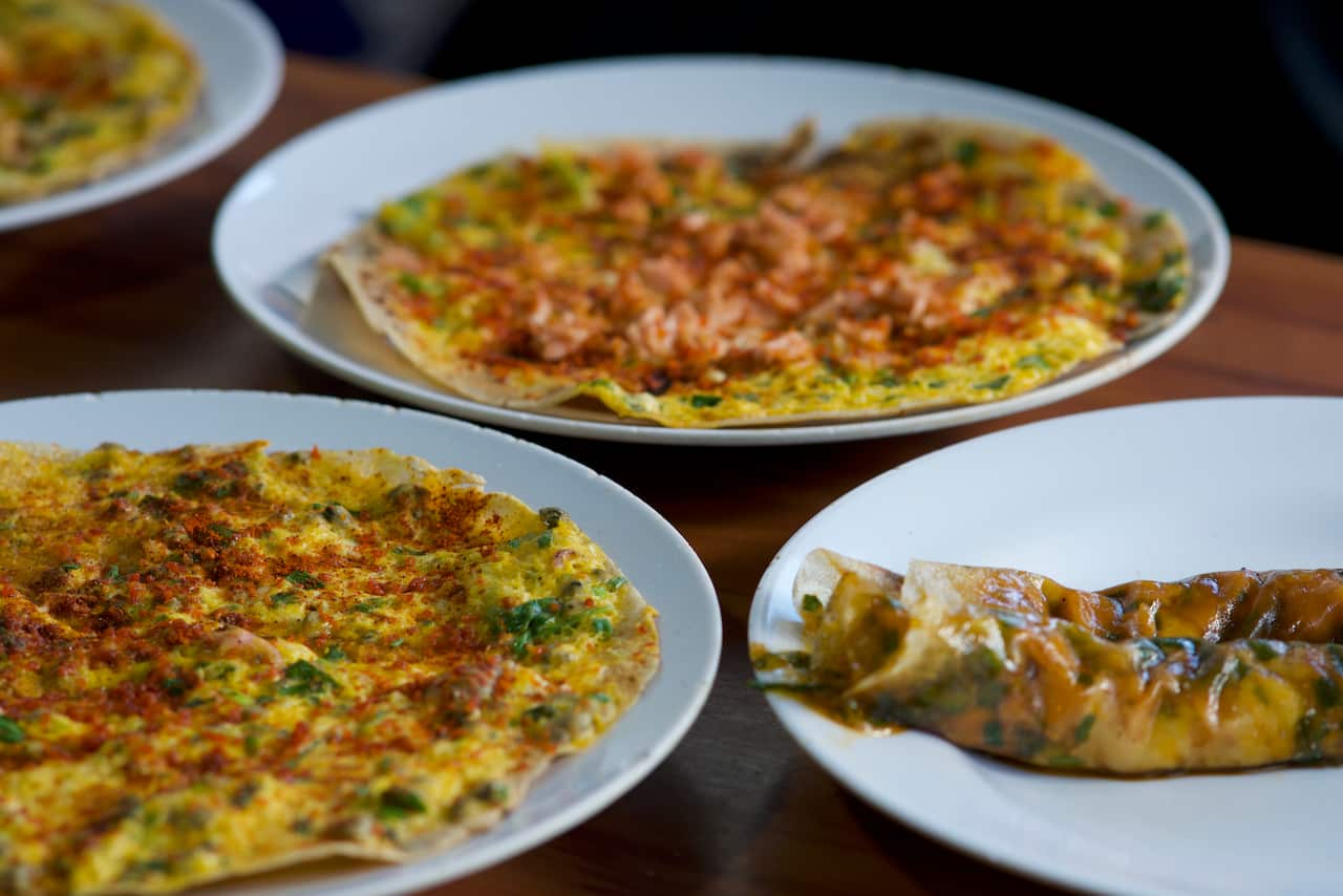 Vietnamese pizza Luke Nguyen's Railway Vietnam