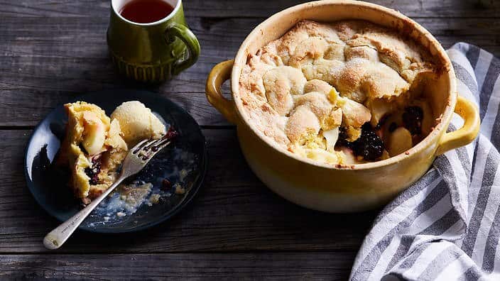 Apple and blackberry shortcake (Benito Martin)