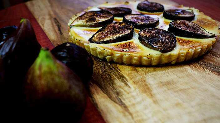 Fig tart with brown butter anglaise