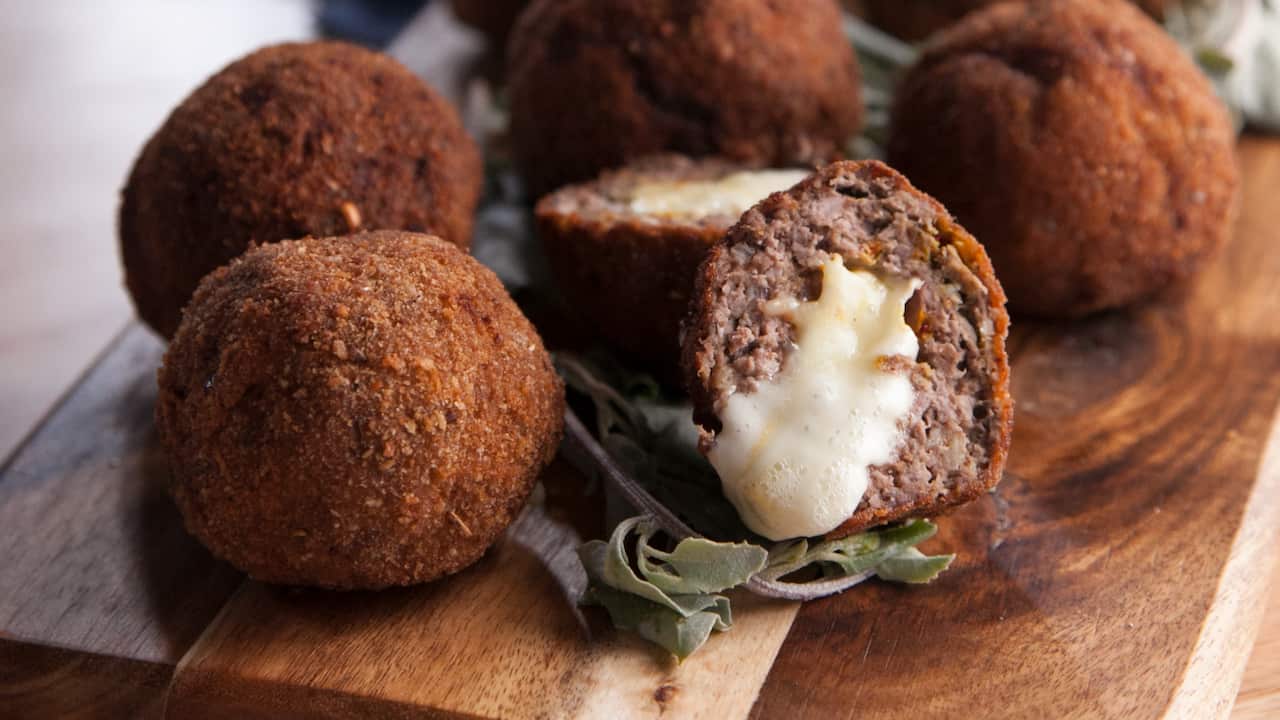 Frikkadels stuffed with camembert