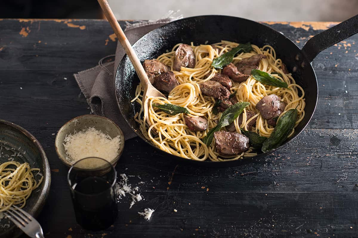 Spaghetti with chicken livers