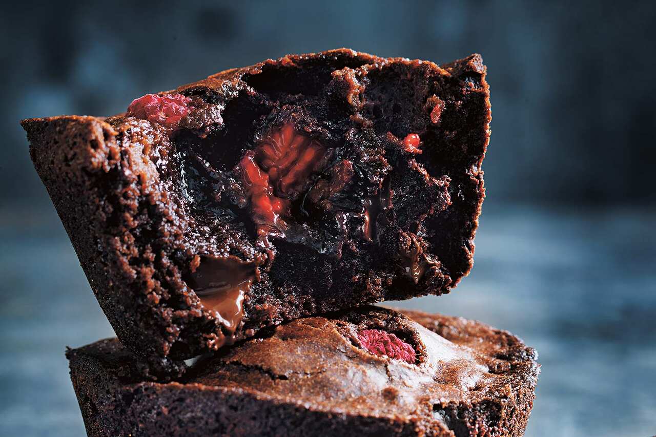 Fudgy chocolate puddings with raspberries