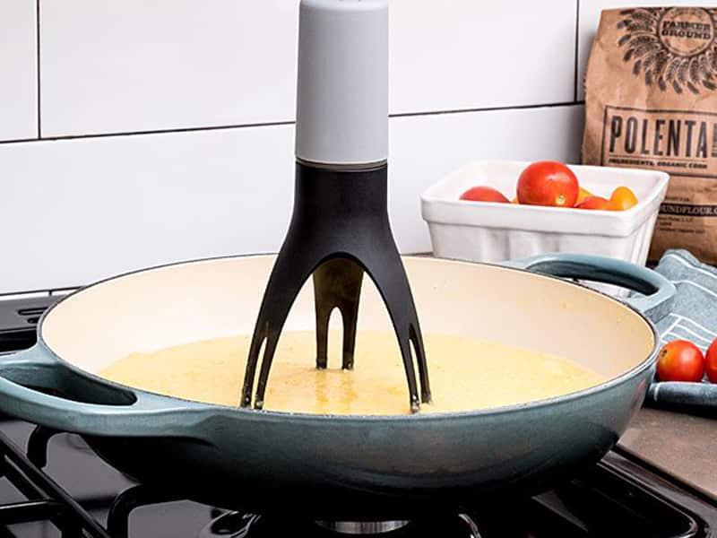 Automatic pan stirrer