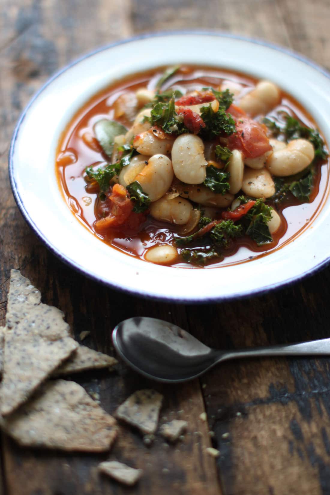 Garlicky kale and white bean stew