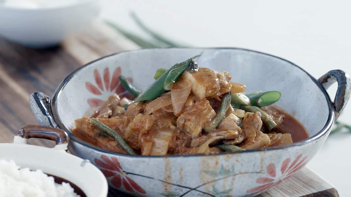 Kimchi stew (kimchi jjigae)