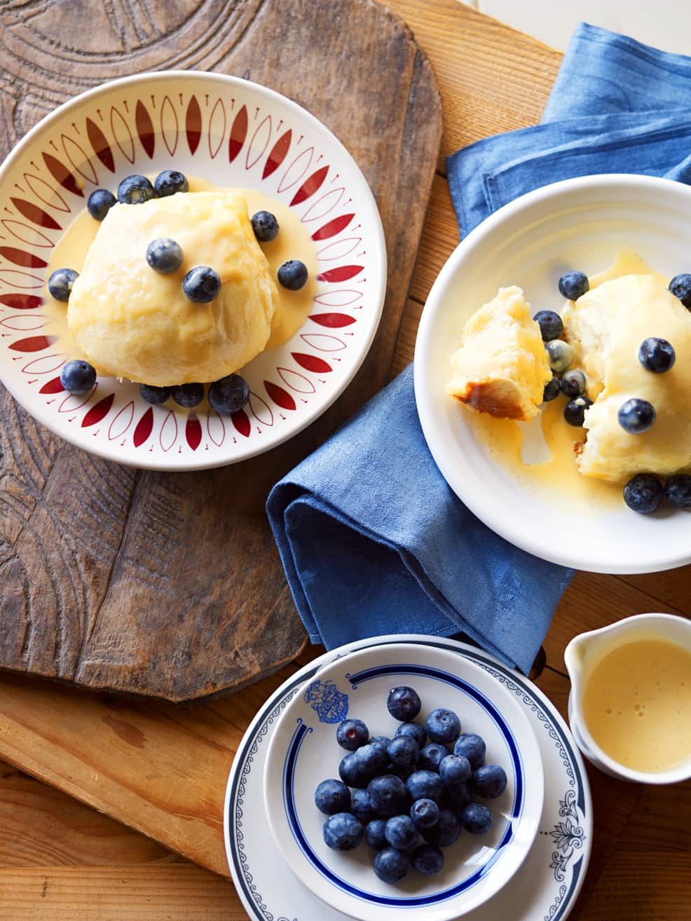 German sweet dumplings with vanilla sauce (dampfnudel)