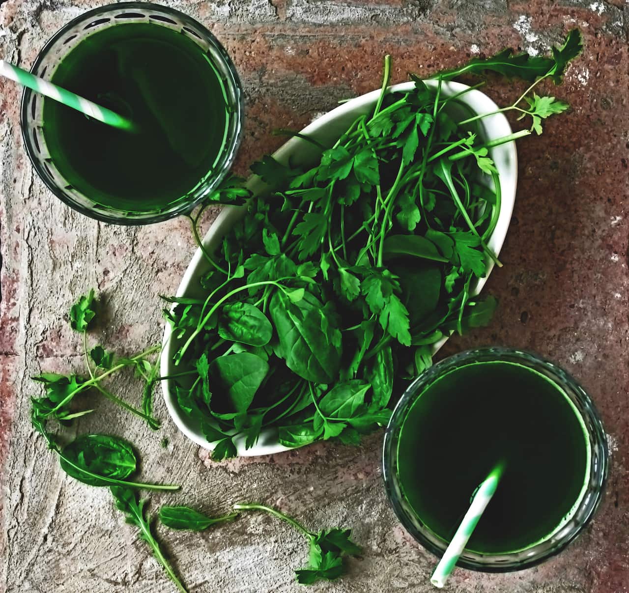 A green detox drink from parsley, arugula and spinach: A healthy drink or a miracle detox cure-all?
