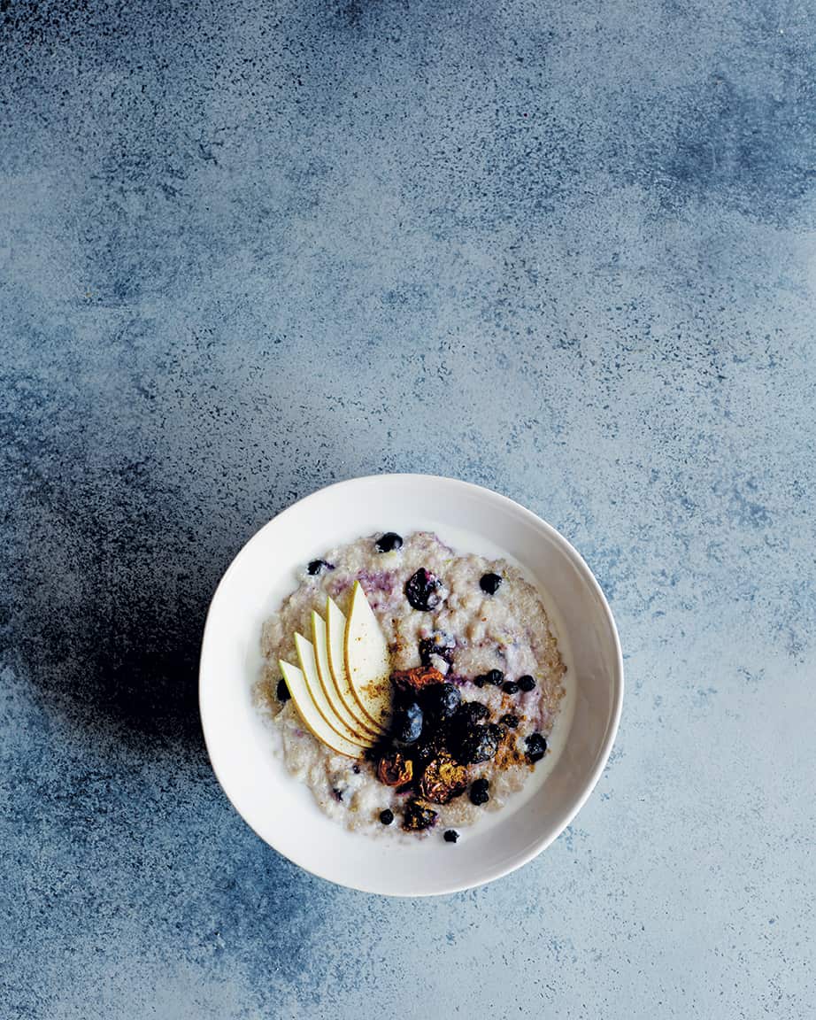 Quinoa flake & blueberry oatmeal