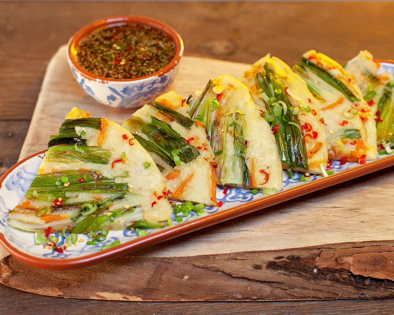 Green onion pancake (pajeon)