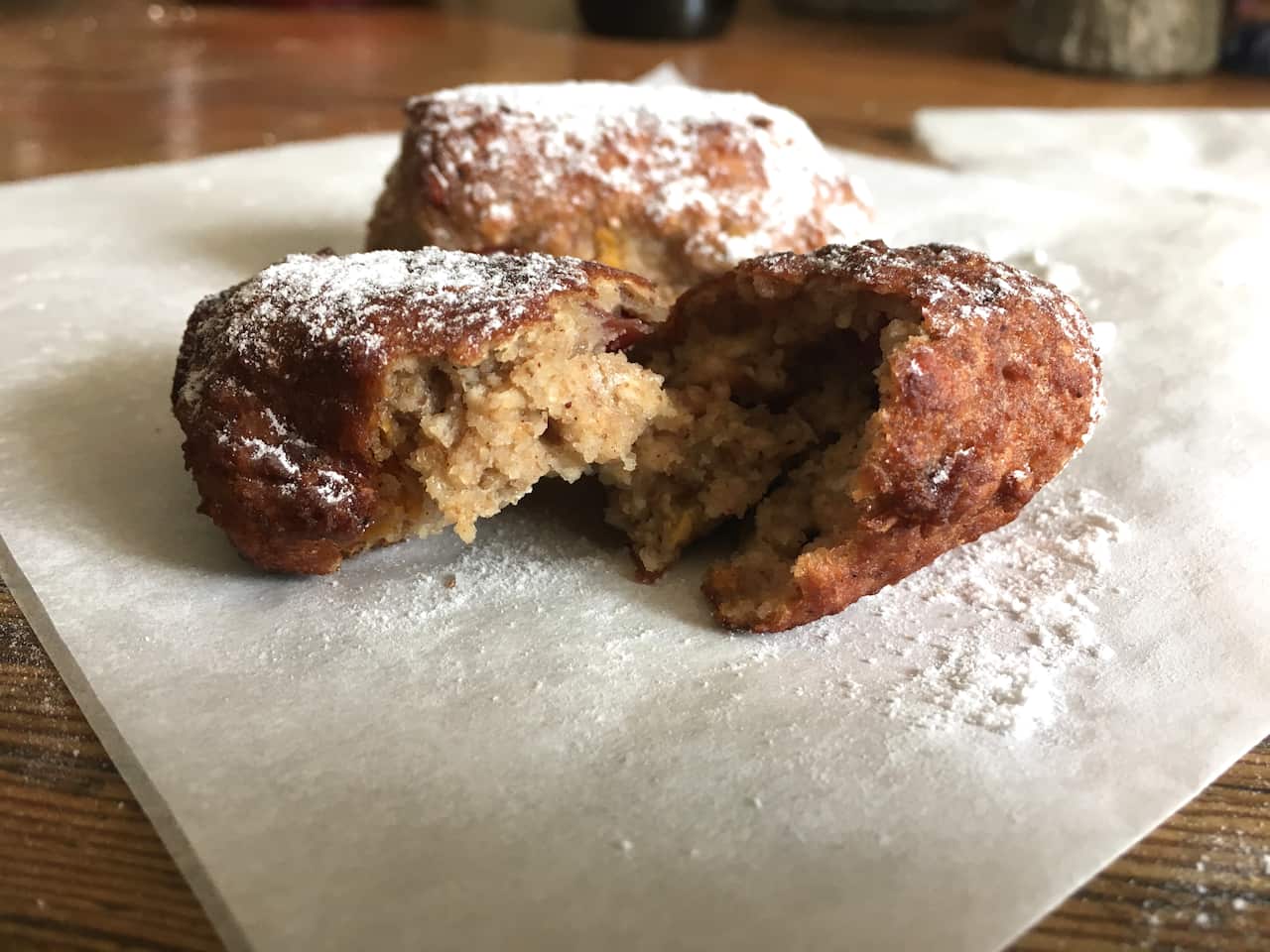 Gremsjelies (Dutch fruit dounuts)