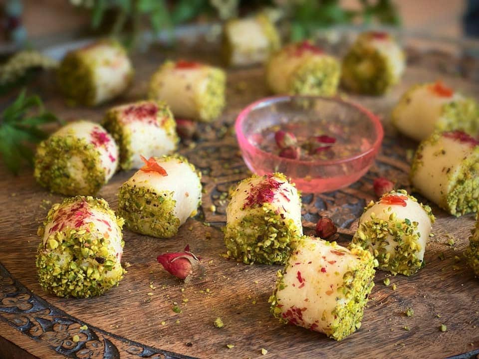 Halawet el-jeben (sweet cheese roll) 