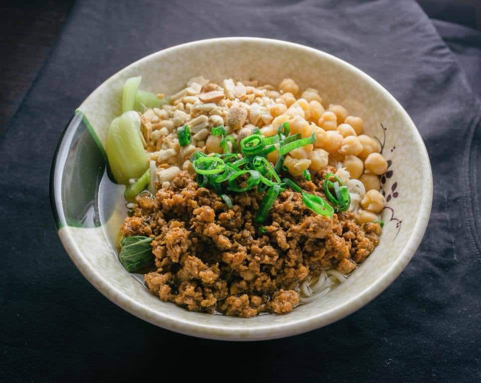 Pork mince and chickpea dry noodles