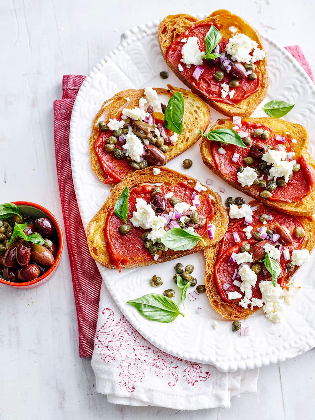 Bread with oil (hobż biż-żejt)