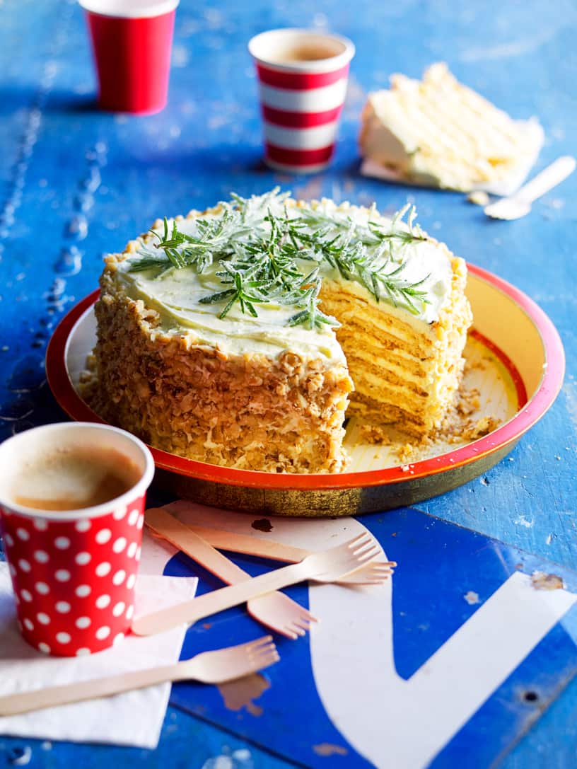 Honey cake (medovnik)