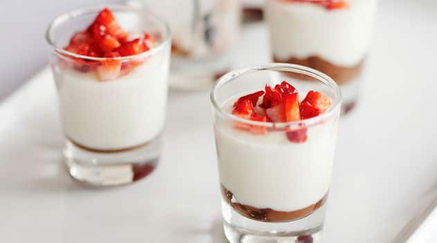 Cardamom-scented-chocolate-phirni-with-strawberries_1468408268