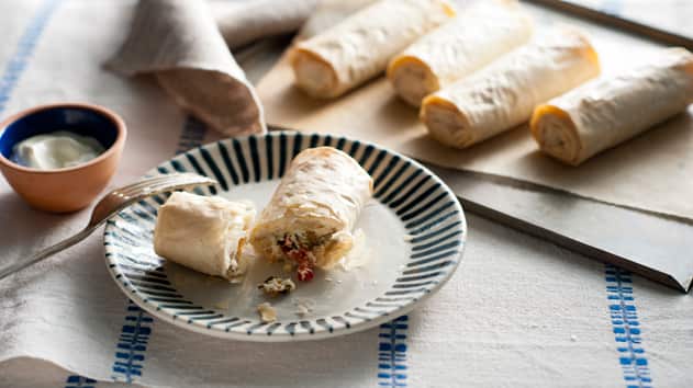 KC_Greek-sundried-tomato-&-filo-nut-pies-1_1095490087