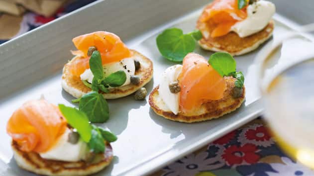 Salmon-Blinis_1065807820