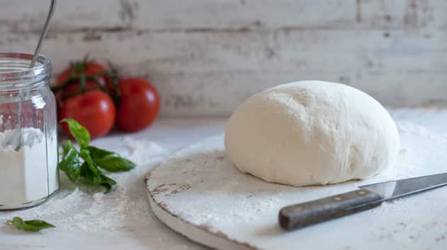 italian-perfect-pizza-dough_1975439951